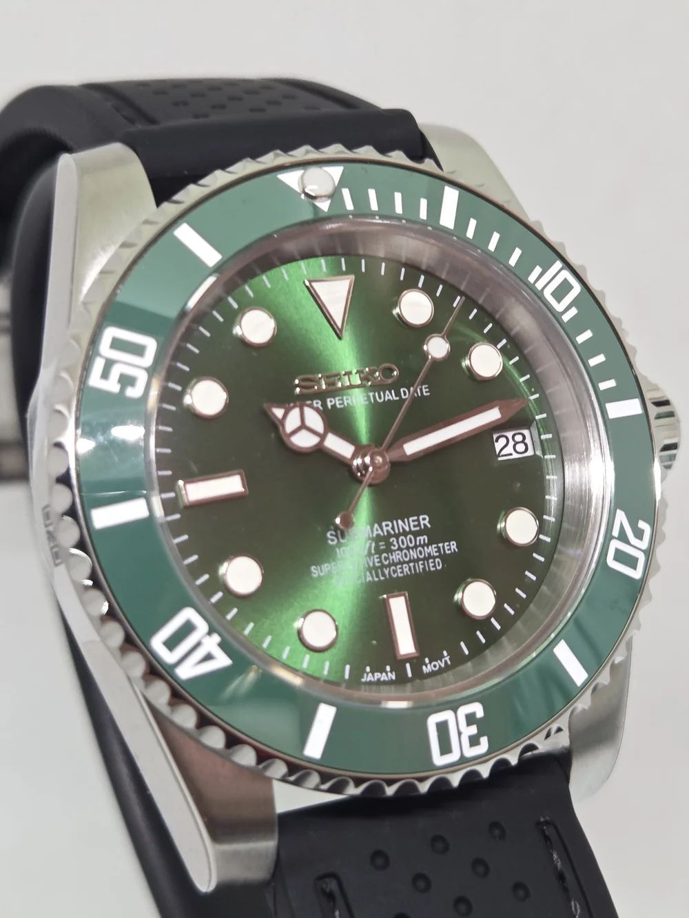 Custom 40mm Automatic Seiko Mod Watch NH35 Submariner Hulk